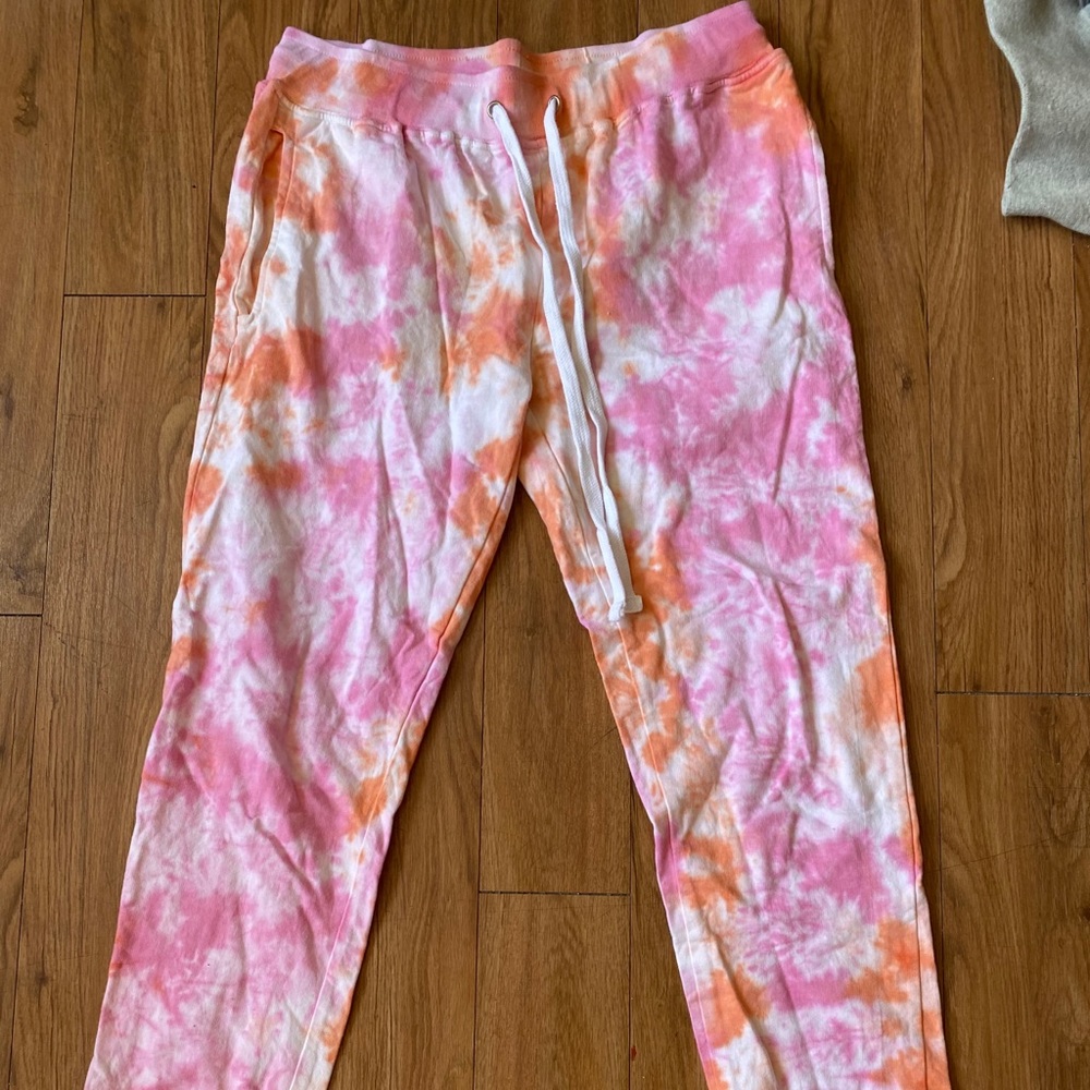 tie dye joggers!!